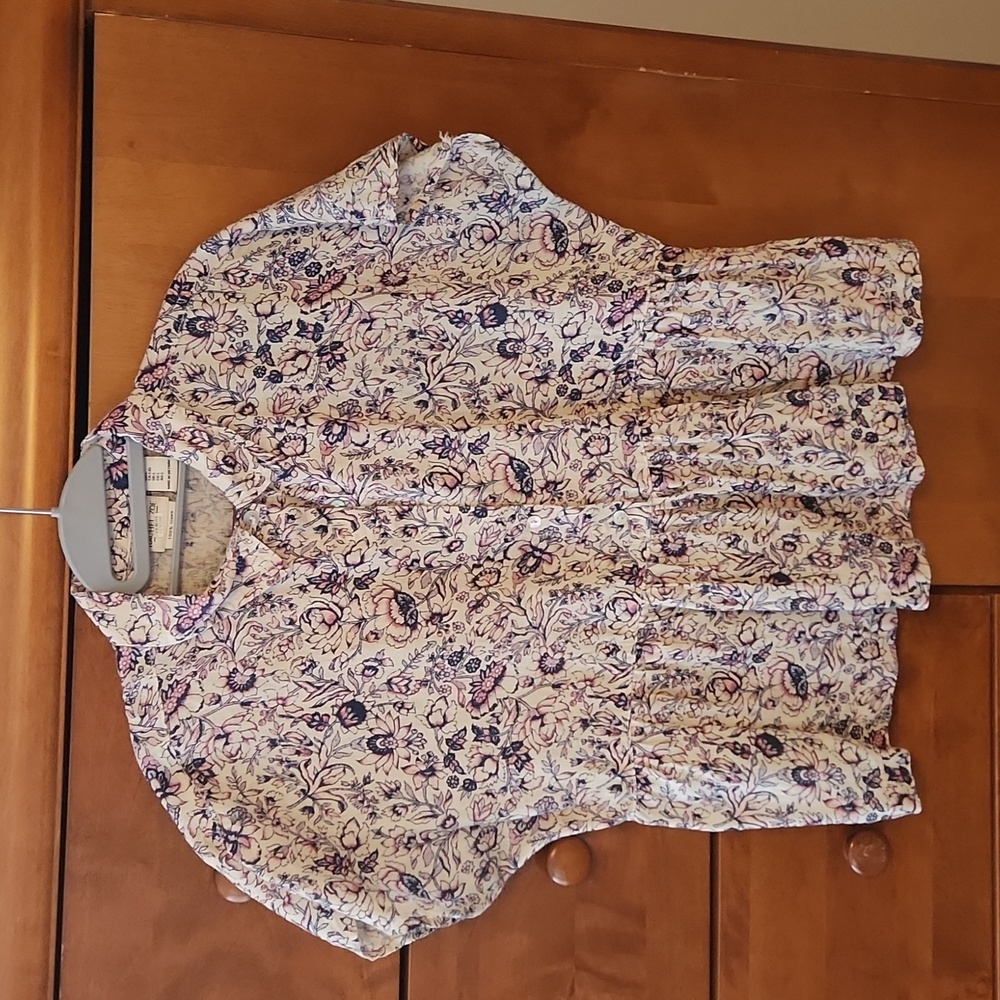 Womens linen short-sleeved blouse
